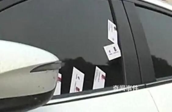 女子張貼涉黃廣告貼到派出所門口 警方立即展開調查