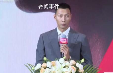 易建聯(lián)退役儀式 深情回憶了自己21年的職業(yè)生涯