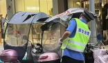 重慶回應城管劃破多個電動車防雨棚