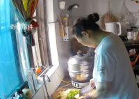 妻子開空調引婆婆不滿被丈夫拖出門 丈夫回來憤怒關掉