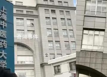 醫(yī)院辟謠清潔工半掛空中求救 來看病的病人都在圍觀