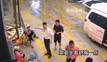 酒店人員邀請環衛工們進屋避雨 舉手之勞她們應該被尊重