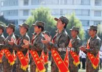 張桂梅送別入伍新兵 令無數(shù)人為之動(dòng)容