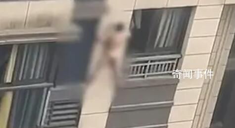 官方回應“男子赤身裸體趴在6樓外” 情緒不佳欲輕生