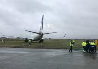 一架客機(jī)在俄羅斯降落時(shí)沖出跑道 事故沒有造成人員傷亡