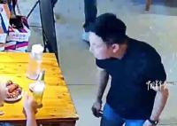 民警下班吃飯順手抓了個(gè)嫌疑人 該案件正在進(jìn)一步偵辦中