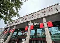 外國運動員逛市場開口就對半砍價 市場設置零錢攤位