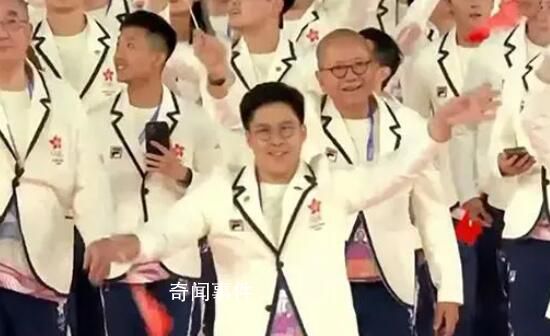 霍啟剛笑得好開(kāi)心 郭晶晶去當(dāng)領(lǐng)隊(duì)沒(méi)時(shí)間管他
