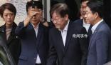 李在明拄拐杖出庭受審 面色憔悴