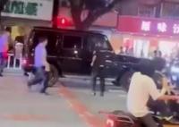 奔馳頂撞特警車(chē)輛 司機(jī)涉醉駕被刑拘