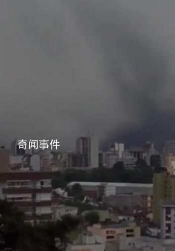 巴西南部驚現“灘云”奇觀 厚重的云層好似海嘯一般奔涌而來