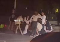 女子遭毆打扒衣:有打人者穿著校服