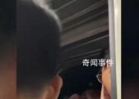 假期火車列車員被擠出“夾子音”