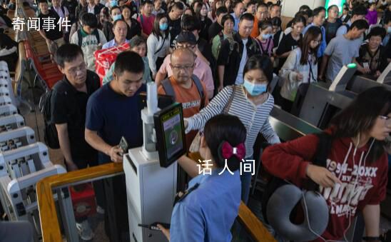 北京六里橋客運站候車大廳人頭攢動