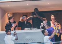 奧尼爾來到杭州說見到姚明很開心 引發現場觀眾一陣歡呼