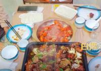 大學生付餐具費吃完飯將餐具帶走 引發關注