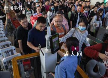 北京六里橋客運站候車大廳人頭攢動