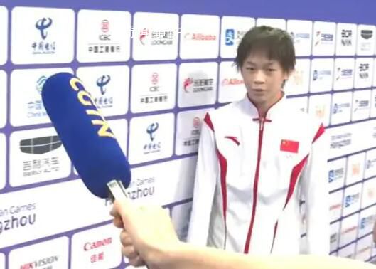 全紅嬋貼墻逃采訪 全紅嬋的表現逗樂了全場
