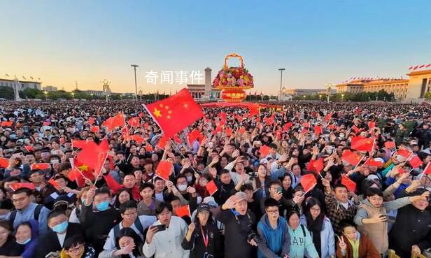 30余萬人齊聚天安門為祖國慶生 慶祝新中國74周年華誕