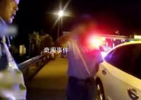 男子得知母親去世崩潰交警幫代駕 交警得知后一路安靜代駕護送兩人駛出高速