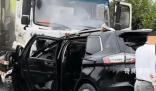 接親車與卡車相撞 新人疑當(dāng)場(chǎng)身亡