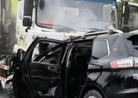 接親車與卡車相撞 新人疑當(dāng)場身亡