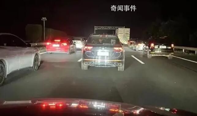 各地返程高速路況:車隊堵成長龍