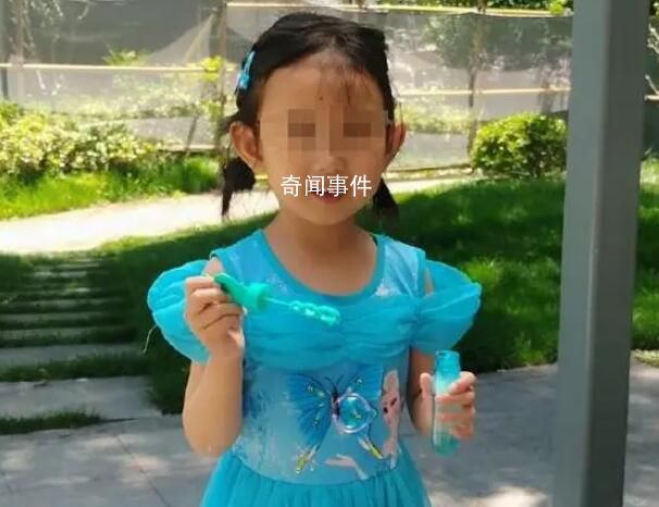 上海4歲女童海灘走失已超40小時 目前家人及警方都在擴散消息尋找中