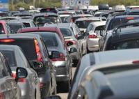 男子遇堵車高速入口5分鐘放行1輛 多地發布返程交通提示