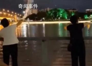 多位女子“放生”礦泉水引爭議 放生環保組織這么看