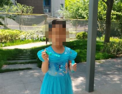 海灘走失女童身上藍衣為何值得關注