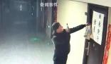 外賣員將外賣掛門上拍照片后拎走 有一種什么事都能讓我遇到的無力感