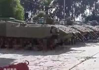 疑哈馬斯占領以軍事基地畫面曝光 繳獲裝甲車與坦克的畫面