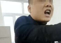 人社局人員拍桌子怒斥群眾被清退 引發(fā)熱議