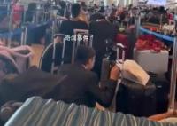 以首都機場遭襲民眾趴地掩護 暫無人員傷亡的報告