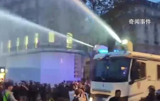 法國街頭爆發大規?？棺h 警方動用高壓水槍