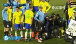內馬爾左膝疑似膝蓋嚴重扭傷 在隊醫幫助下回到更衣室