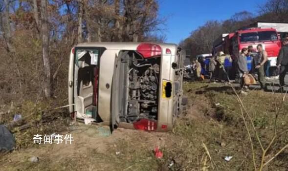 中國大巴在俄側翻 司機涉嫌超速被抓