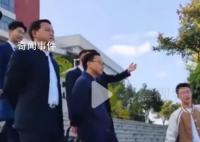 學生模仿領導“視察” 校方回應