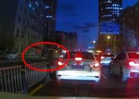 長春一公交失控連撞多車 司機暈倒