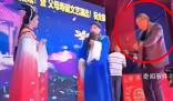 警方:兩男子強抱花鼓戲女演員被拘