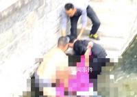 59歲白發(fā)大爺民警勇救落水者 溺水者被成功救回
