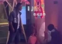懷疑妻子出軌 男子當街踢踹女方