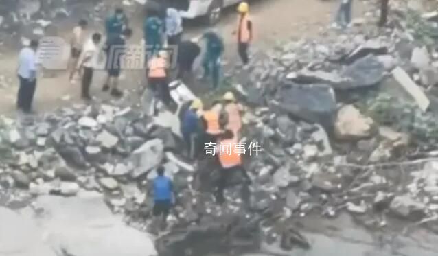 2人景區攀巖失足墜落致1死1傷