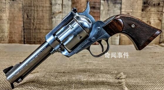 美國男子抵港時行李中搜出手槍