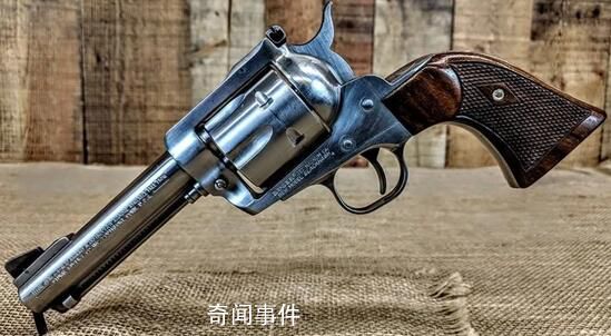 美國男子抵達香港時行李搜出手槍