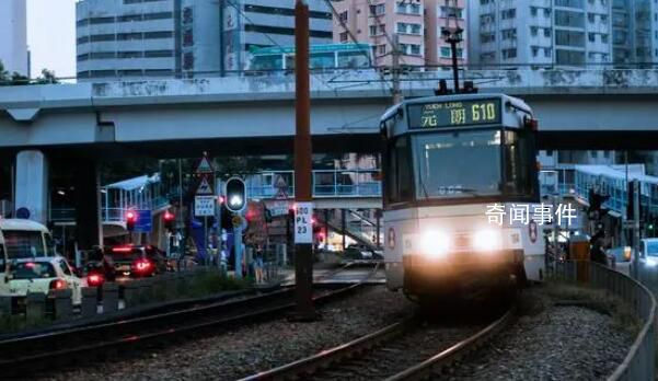 香港兩輛輕鐵列車相撞 致25人受傷