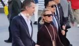 網友外灘偶遇美國加州州長夫婦 被加州州長夫人的氣場驚艷到了