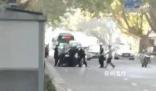 鄭州一男子在馬路上揮刀 警方回應