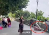 大媽健身拉斷石欄桿 官方:用力不當